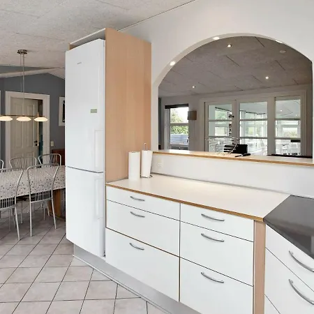 Five-bedroom Holiday In 2 Хамбл