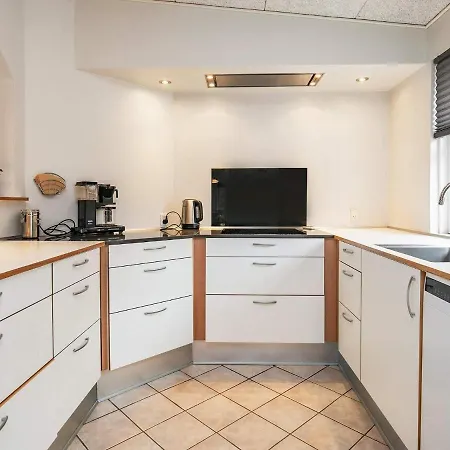 Five-bedroom Holiday In 2 Хамбл