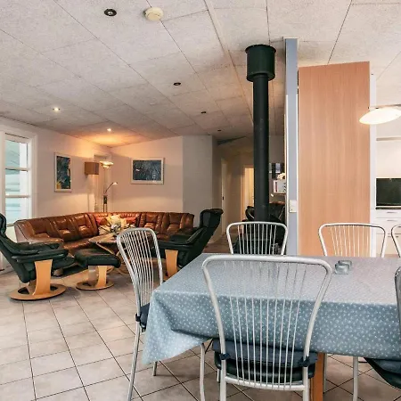 Five-bedroom Holiday In 2 *